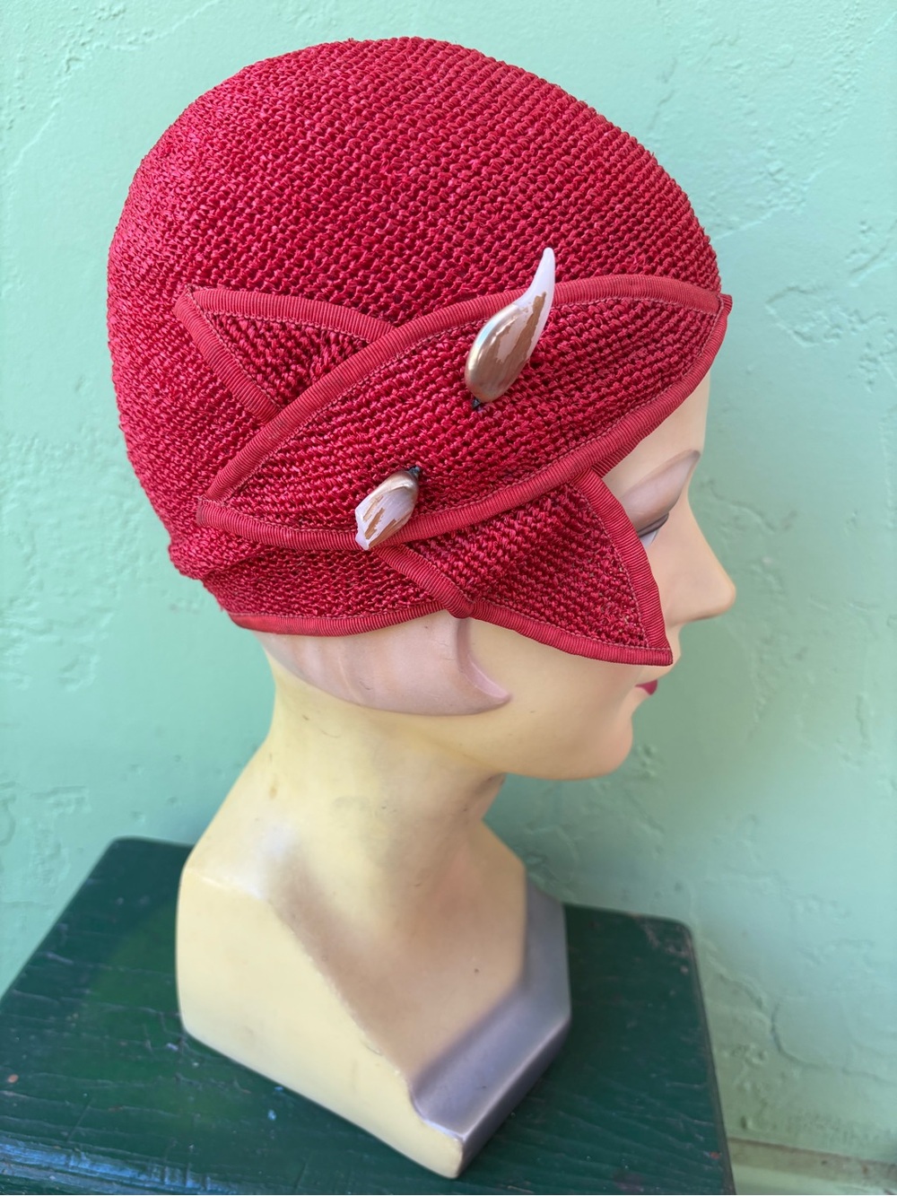 Red Vintage 1930s Cloche Hat with Side Bow - Picture 2 of 5